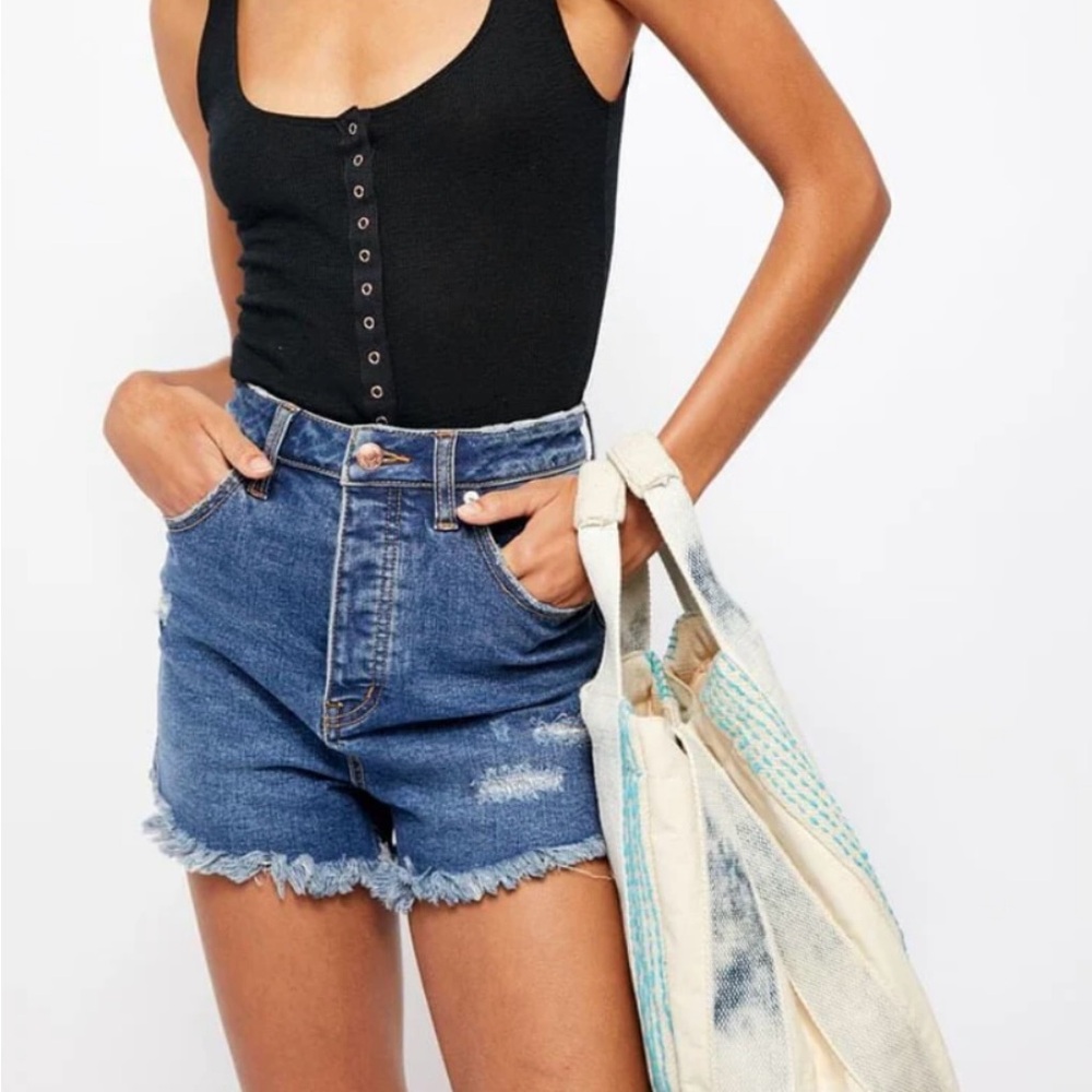 Free People Denim Shorts (curvy) in Indigo Blue Size 29